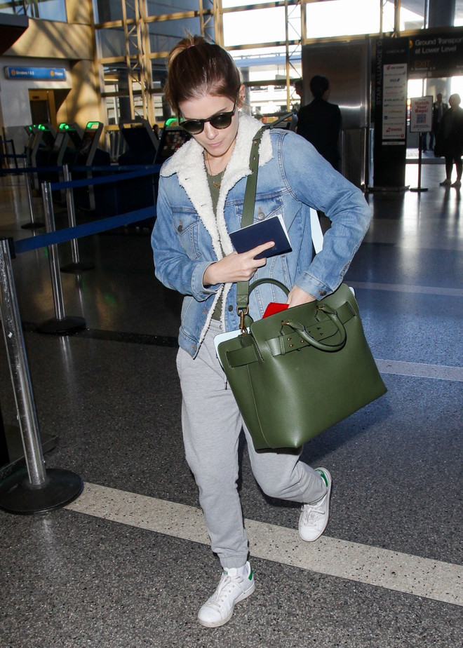 Vì sao mỹ nhân thế giới mê đắm chiếc túi Belt Bag của Burberry? ảnh 5