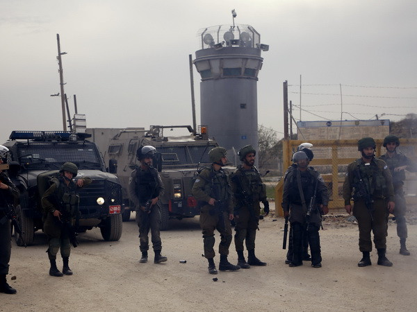 Israel bắt đối tượng người Pháp buôn lậu vũ khí sang Palestine ảnh 1