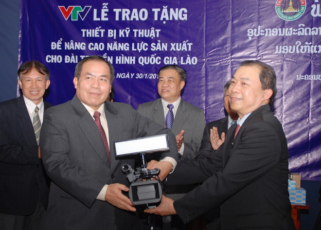 Việt Nam giúp Lào đào tạo cán bộ ngành báo chí truyền hình ảnh 1