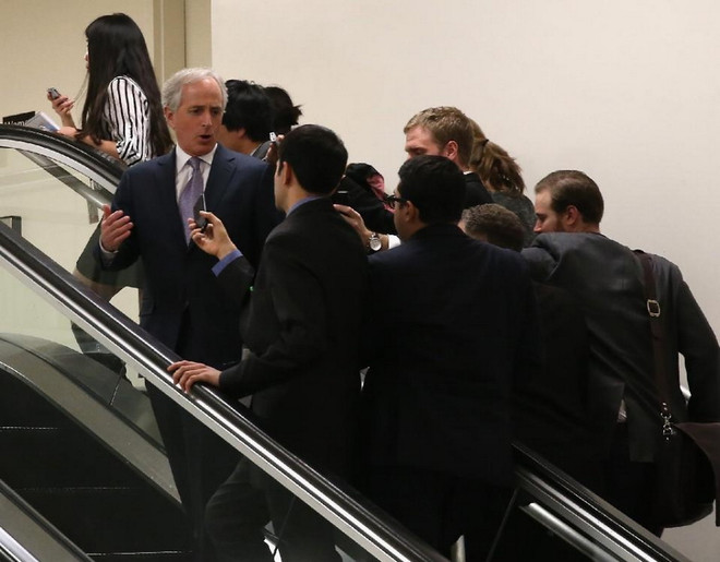 Hơn 150.000 người kiến nghị khởi tố các Thượng nghị sỹ Mỹ ảnh 1