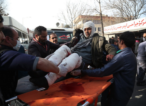 Đã có ít nhất 95 người thiệt mạng trong vụ nổ bom xe ở Kabul ảnh 1