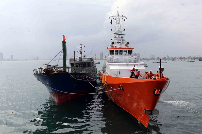 Cứu hộ thành công tàu cá cùng 9 thuyền viên gặp nạn trên biển Côn Đảo ảnh 1