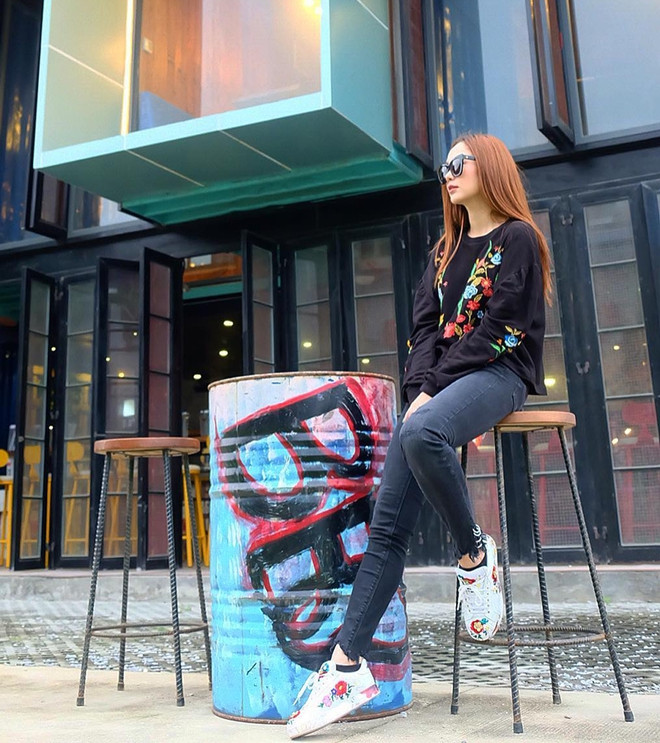 Dàn mỹ nhân Việt “nhuộm đỏ” trên sàn diễn đường phố ảnh 14