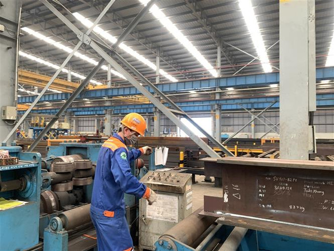 Hoạt động sản xuất tại một nhà máy ở tỉnh Bà Rịa-Vũng Tàu. (Ảnh: Hoàng Nhị/TTXVN) Tỉnh Bà Rịa-Vũng Tàu gia tăng sức hút với các nhà đầu tư ảnh 1