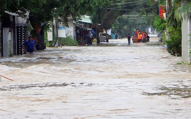 Chủ động các biện pháp ứng phó thiệt hại mưa, lũ tại miền Trung ảnh 1