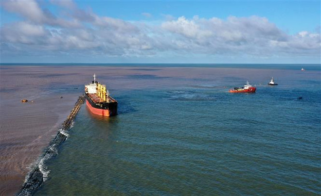 Tàu hàng gặp nạn, đang lênh đênh trên vùng biển Bình Thuận ảnh 1