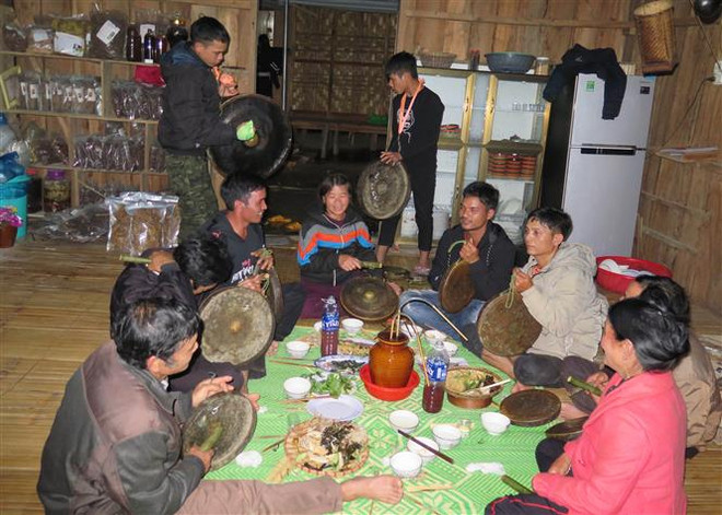 Những lớp học góp phần bảo tồn văn hóa cồng chiêng ở thị trấn Măng Đen ảnh 2