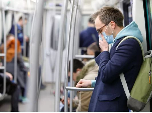 Nghiên cứu mới: Nam giới có nguy cơ làm lây lan dịch COVID-19 cao hơn ảnh 1