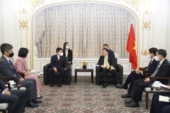 Chủ tịch Quốc hội tiếp đại diện một số tập đoàn lớn của Hàn Quốc ảnh 2