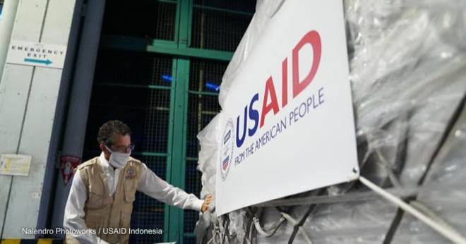 Ảnh minh họa. (Nguồn: devex.com) Nguy cơ USAID thiếu kinh phí hỗ trợ phân phối vaccine trên toàn cầu ảnh 1