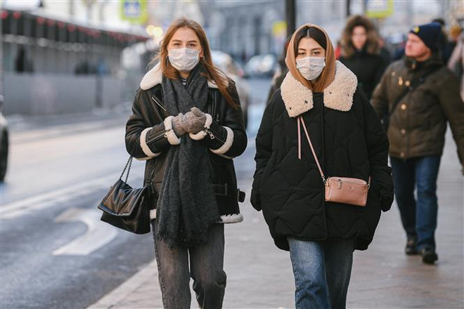 Những người nhiễm biến thể Omicron ở Nga có triệu chứng nhẹ ảnh 1