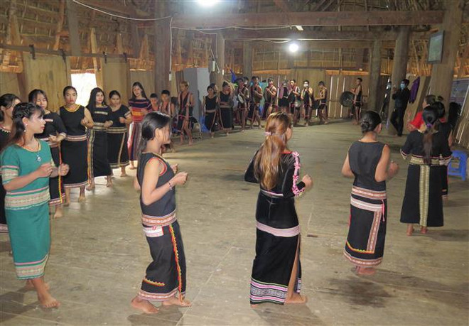 Những lớp học góp phần bảo tồn văn hóa cồng chiêng ở thị trấn Măng Đen ảnh 1