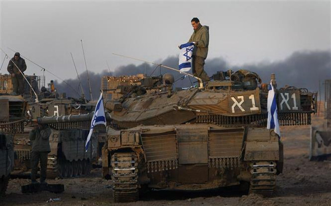 Israel đáp trả hàng chục quả rocket từ Dải Gaza bắn sang ảnh 1