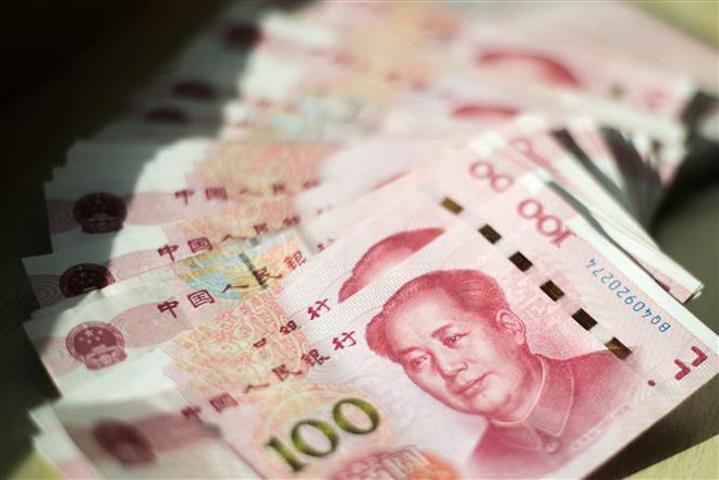 Đồng nhân dân tệ của Trung Quốc tại một ngân hàng ở Bắc Kinh. (Nguồn: AFP/TTXVN) Hội nghị Tương lai châu Á: Trung Quốc cam kết sẽ mở cửa thị trường hơn ảnh 1