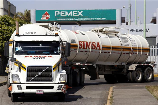 Một cửa hàng bán xăng dầu của Pemex ở El Salto, Mexico. (Nguồn: AFP/TTXVN) Mexico phát lệnh bắt giữ cựu lãnh đạo Tập đoàn dầu khí quốc gia ảnh 1