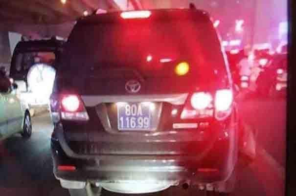 Lái xe biển xanh gây tai nạn rồi bỏ chạy thuộc cục cảnh sát kinh tế ảnh 1