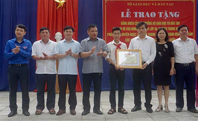 Bộ Giáo dục tặng bằng khen cho nam sinh cứu 3 bạn khỏi đuối nước ảnh 2