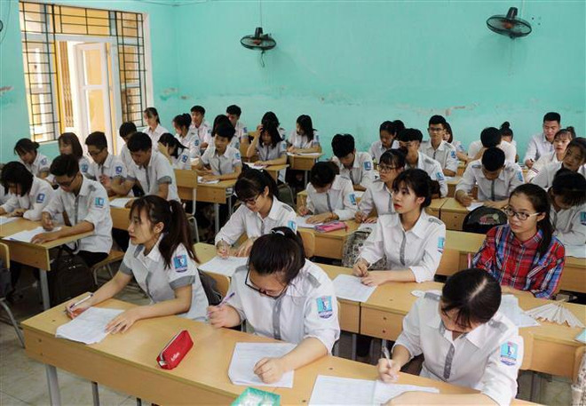 Tiết học ôn tập tại trường Trung học Phổ thông A Duy Tiên, huyện Duy Tiên, Hà Nam. (Ảnh: Đại Nghĩa/TTXVN) Đại biểu Quốc hội ghi nhận những đóng góp của ngành giáo dục ảnh 1