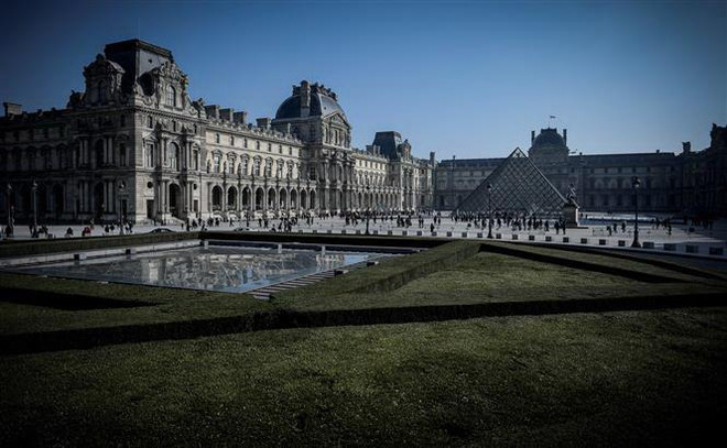 Bảo tàng Louvre tại thủ đô Paris, Pháp. (Nguồn: AFP/TTXVN) Pháp: Bảo tàng Louvre phải đóng cửa vì nhân viên đình công ảnh 1