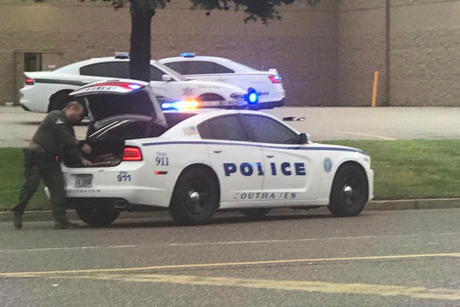 Mỹ: Xả súng ở siêu thị bán lẻ Walmart khiến 2 người thiệt mạng ảnh 1