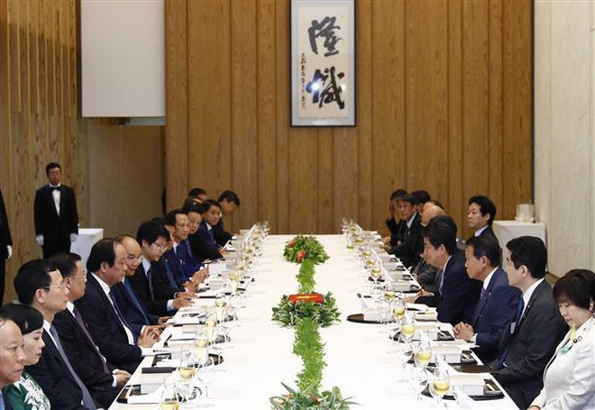 Thủ tướng Nguyễn Xuân Phúc hội đàm với Thủ tướng Nhật Bản ảnh 1