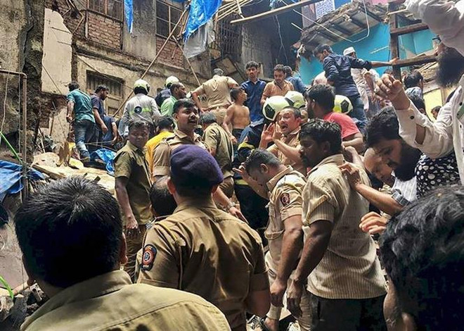 Ấn Độ: Sập nhà tại Mumbai làm ít nhất 50 người bị mắc kẹt ảnh 1