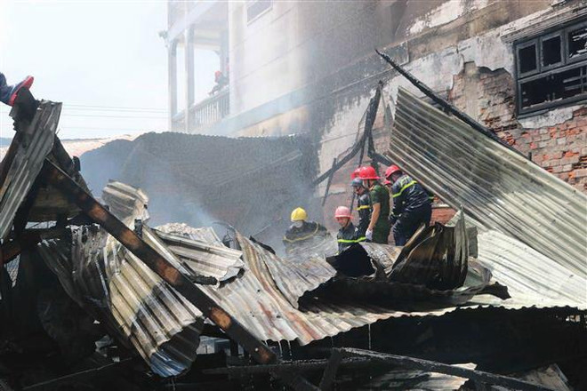 Kịp thời dập tắt đám cháy trong xưởng gỗ, cứu sống cụ bà 95 tuổi ảnh 1