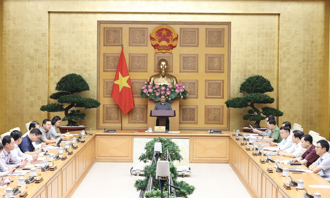Thủ tướng Phạm Minh Chính chủ trì họp đánh giá công tác ứng phó cơn bão số 4. (Ảnh: Dương Giang/TTXVN) Thủ tướng nhấn mạnh 6 bài học kinh nghiệm về công tác ứng phó bão ảnh 2