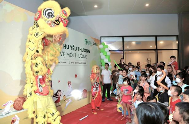 Trẻ em học cách bảo vệ môi trường từ ngày hội Trung Thu của NovaGroup ảnh 9