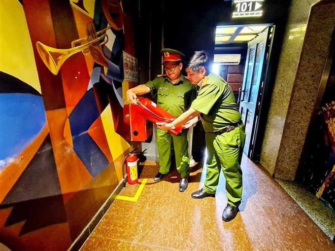 TP.HCM tổng kiểm tra an toàn phòng cháy các quán karaoke, vũ trường ảnh 1