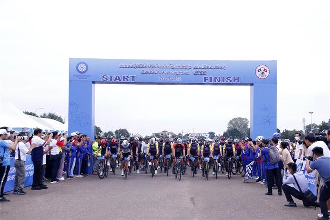 Đạp xe chào mừng kỷ niệm Năm Đoàn kết Hữu nghị Lào-Việt Nam 2022 ảnh 1