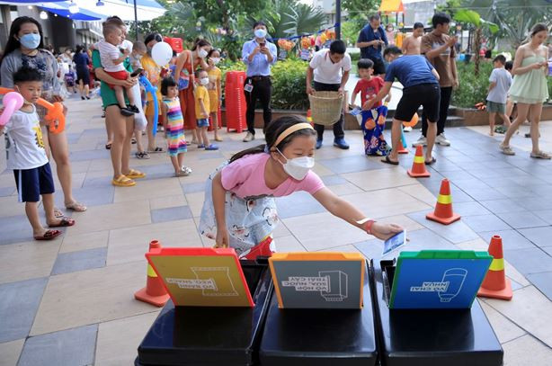 Trẻ em học cách bảo vệ môi trường từ ngày hội Trung Thu của NovaGroup ảnh 5