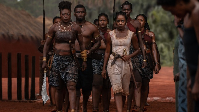 Bộ phim sử thi 'Nữ vương huyền thoại' thống trị màn ảnh Bắc Mỹ ảnh 1