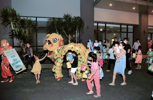 Trẻ em học cách bảo vệ môi trường từ ngày hội Trung Thu của NovaGroup ảnh 10