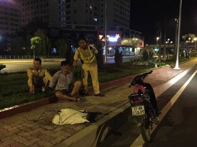 Hà Nội: Bắt gọn đối tượng lợi dụng trời nhá nhem để đi trộm chó ảnh 1