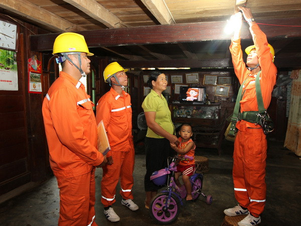 Tất cả các xã ở Lai Châu đã được cấp điện lưới quốc gia ảnh 1