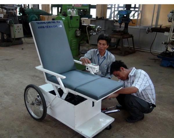 Xe lăn đa chức năng - sản phẩm tiện ích cho người khuyết tật ảnh 1