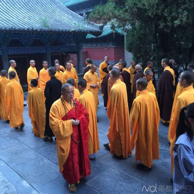 Sư phụ Thiếu Lâm cầu siêu cho nạn nhân Thiên Tân giữa bê bối tình tiền ảnh 1