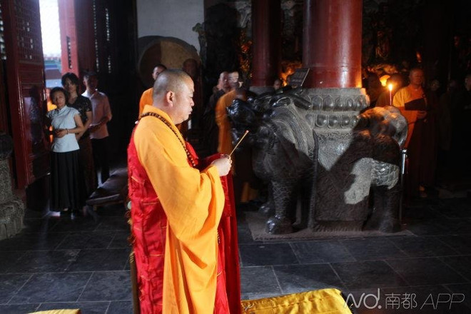 Sư phụ Thiếu Lâm cầu siêu cho nạn nhân Thiên Tân giữa bê bối tình tiền ảnh 2