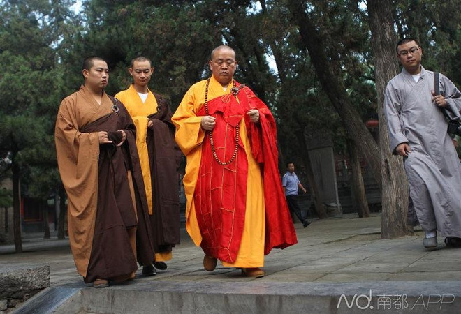 Sư phụ Thiếu Lâm cầu siêu cho nạn nhân Thiên Tân giữa bê bối tình tiền ảnh 4