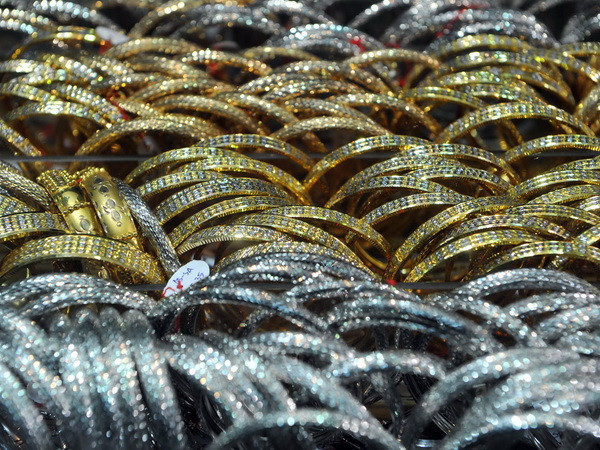 Vàng lên mức cao nhất của 3 tuần sau khi đồng NDT bị phá giá ảnh 1