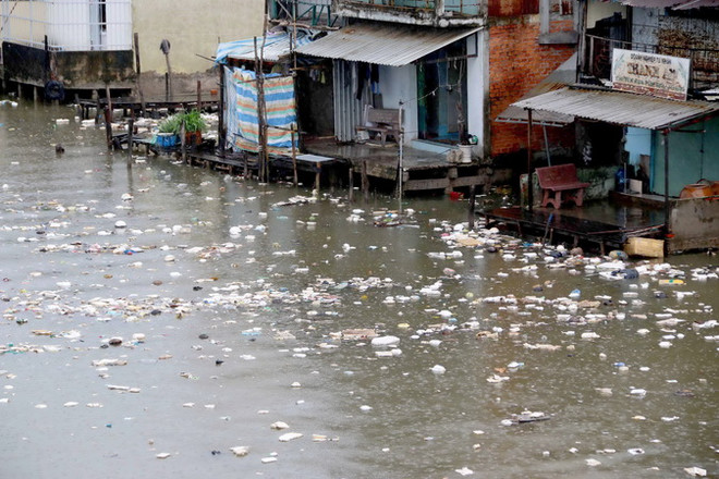 Bắt quả tang nhà máy tinh bột sắn xả thải trực tiếp ra suối ảnh 1