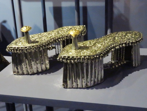 "Khoái cảm và niềm đau" trong những đôi giày độc nhất vô nhị ảnh 9