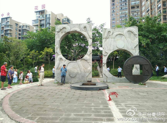 Cậu bé 10 tuổi chết oan ức vì bức tượng đổ ở Tứ Xuyên ảnh 2