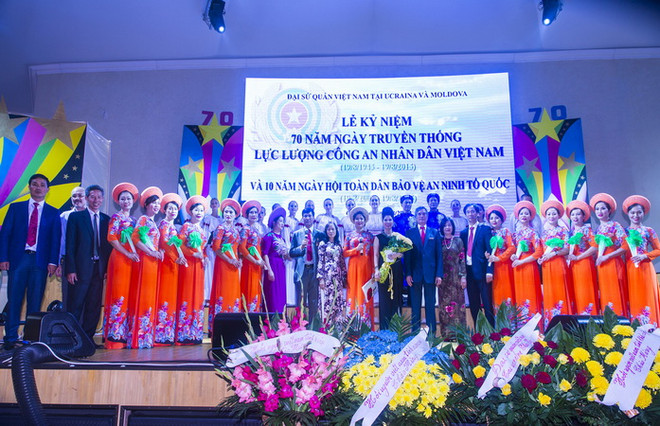 Kỷ niệm 70 năm thành lập ngành công an nhân dân tại Ukraine ảnh 1