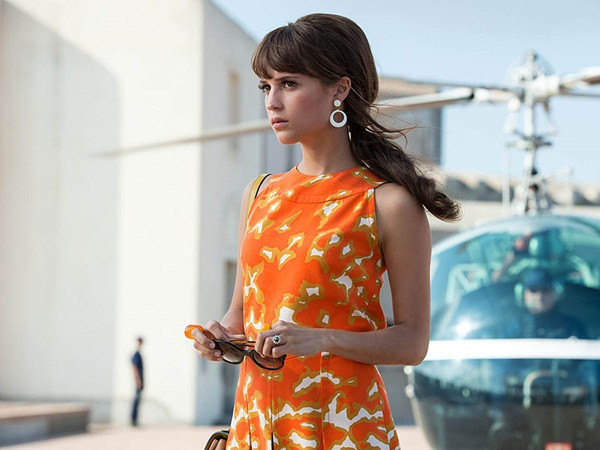 Phong cách thảm đỏ "ăn tiền" của nữ diễn viên Alicia Vikander ảnh 1