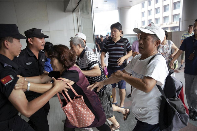 Thân nhân vụ MH370 phẫn nộ khi mảnh vỡ tại Reunion được xác nhận ảnh 1