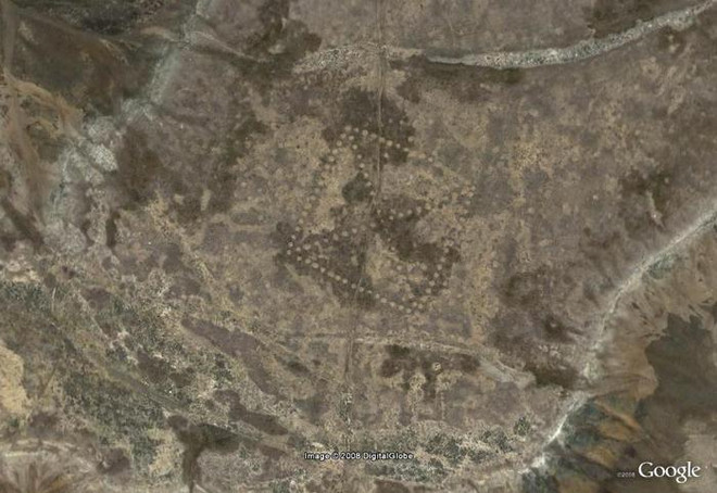 Bí ẩn về những hình vẽ khổng lồ trên đất ở Kazakhstan ảnh 2
