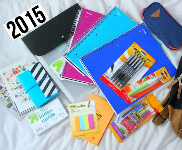 Phụ huynh Italy "kêu trời" vì chi phí quá cao cho năm học mới ảnh 1