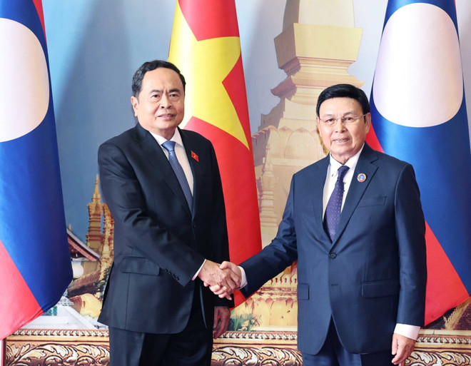 Chủ tịch Quốc hội Trần Thanh Mẫn với Chủ tịch Quốc hội Lào Saysomphone Phomvihane. (Ảnh: Thống Nhất/TTXVN) ttxvn_tran_thanh_man_hoi_dam_2.jpg